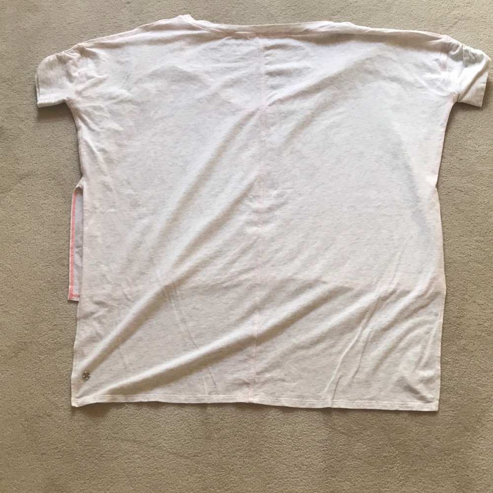 Lululemon tee - Picture 4 of 5